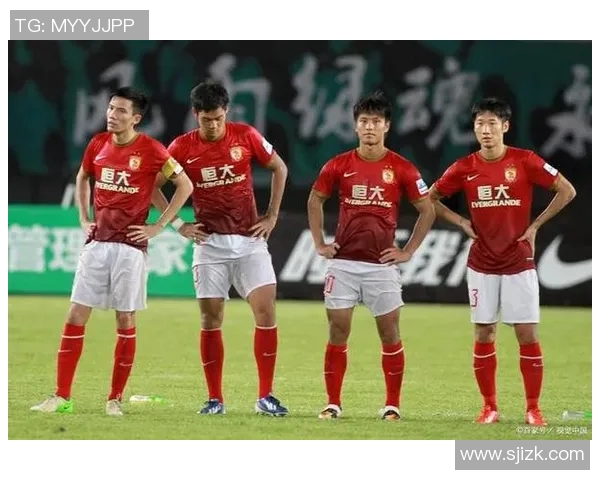 国内足球球星莱助力球队再创辉煌，展现无可替代的领袖风范与实力