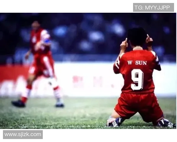 足球金靴得主背后那些传奇球星穿着的神秘鞋款解析